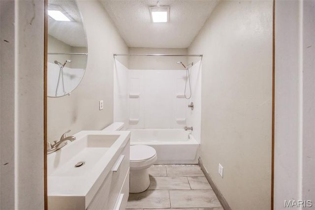 100 E 6th Street, Dixon, MO 65459