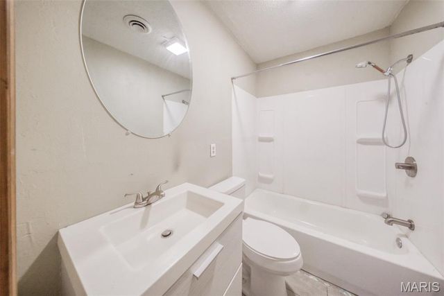 100 E 6th Street, Dixon, MO 65459