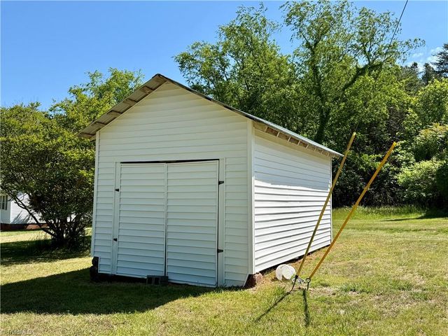 851 Case School Road, Mayodan, NC 27027