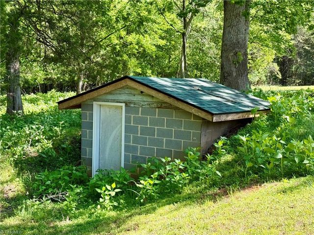 851 Case School Road, Mayodan, NC 27027
