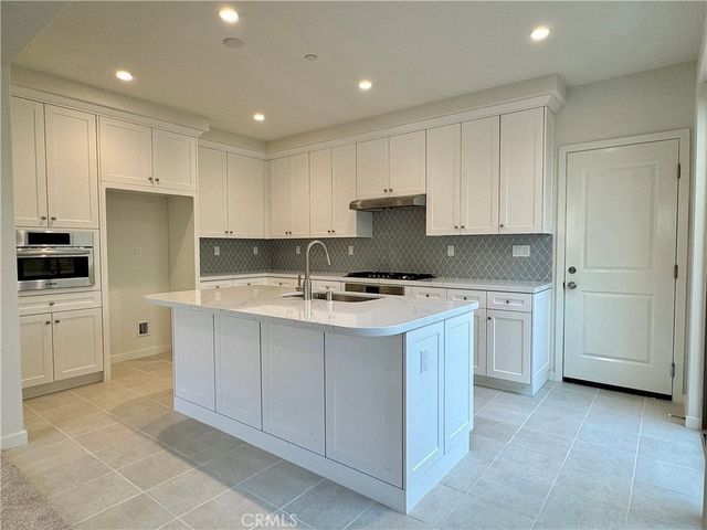 112 Newburry, Irvine, CA 92618