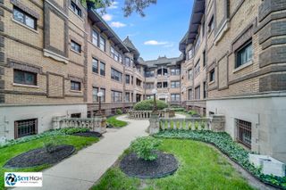 945 E Hyde Park Boulevard 2, Chicago, IL 60615