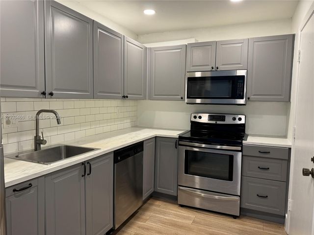 8335 SW 72 Avenue 211D, Miami, FL 33143