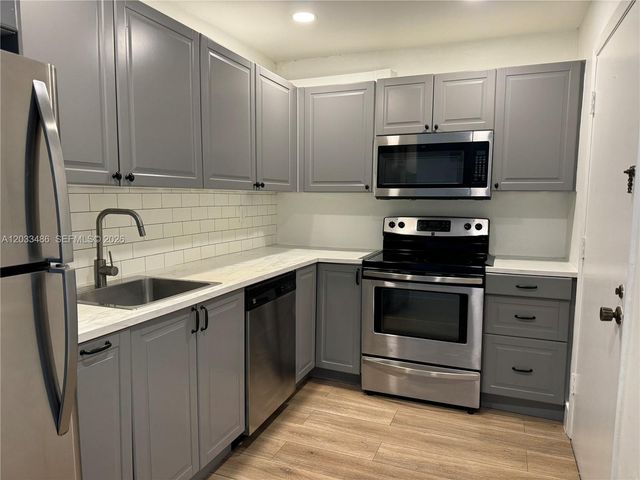 8335 SW 72 Avenue 211D, Miami, FL 33143
