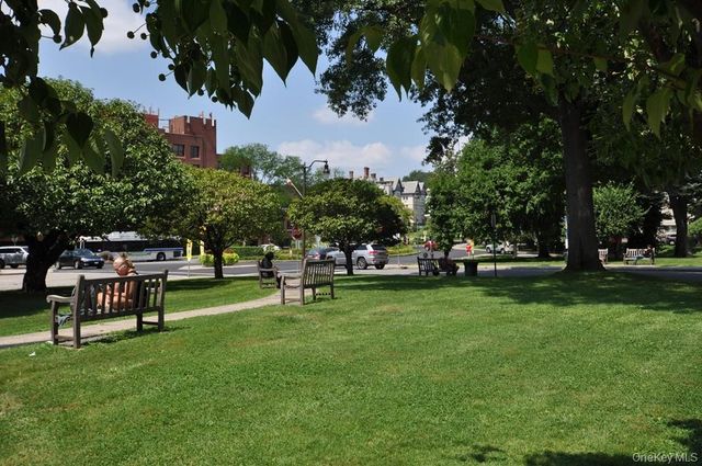 949 Palmer Road 2G, Bronxville, NY 10708