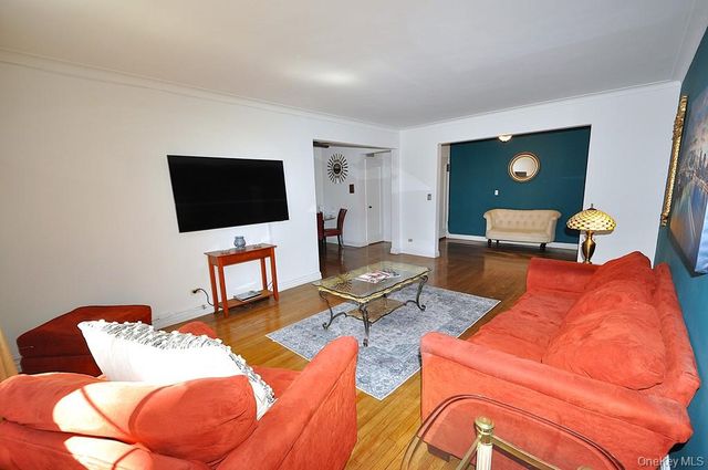 949 Palmer Road 2G, Bronxville, NY 10708