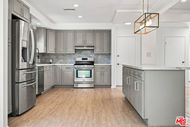 5631 Columbus Avenue, Los Angeles, CA 91411