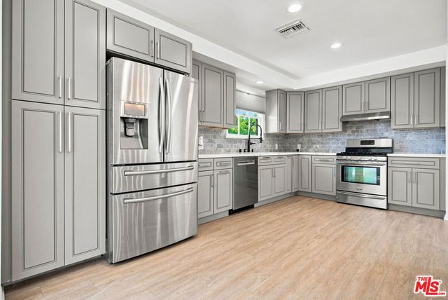 5631 Columbus Avenue, Los Angeles, CA 91411