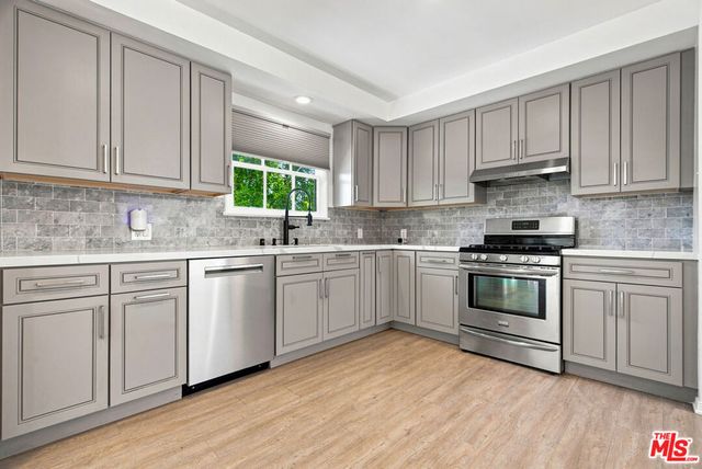5631 Columbus Avenue, Los Angeles, CA 91411