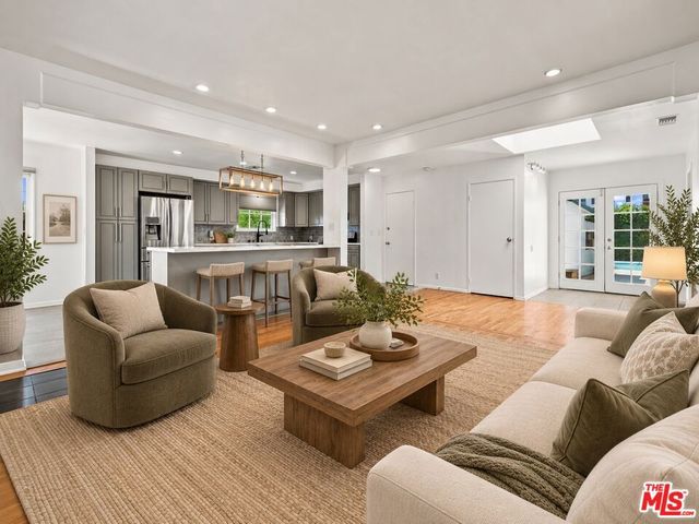 5631 Columbus Avenue, Los Angeles, CA 91411