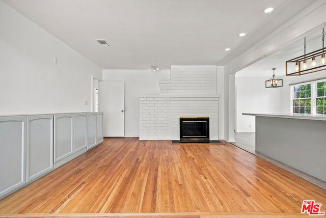 5631 Columbus Avenue, Los Angeles, CA 91411