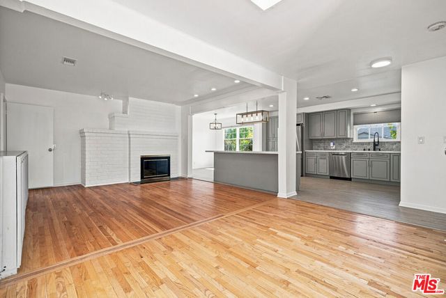 5631 Columbus Avenue, Los Angeles, CA 91411
