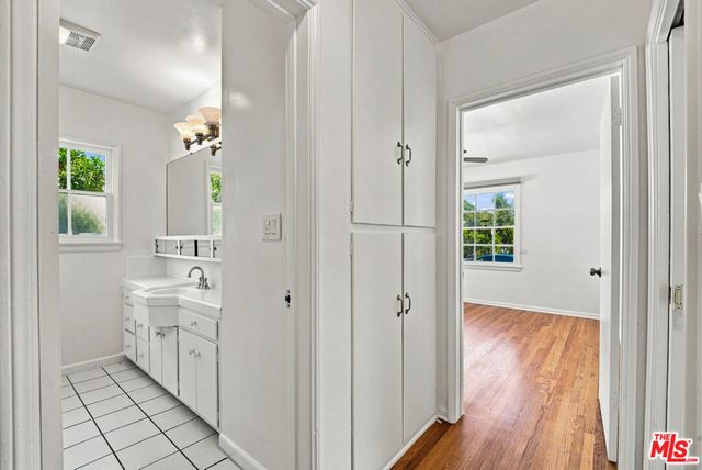 5631 Columbus Avenue, Los Angeles, CA 91411