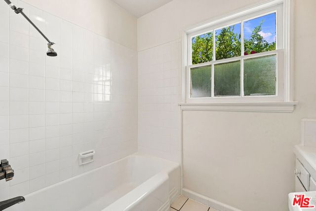 5631 Columbus Avenue, Los Angeles, CA 91411