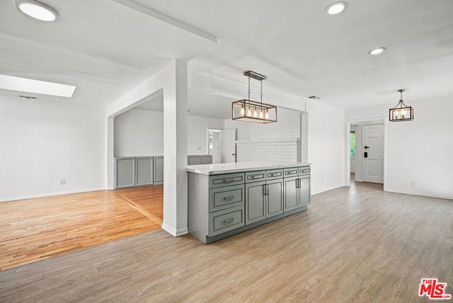 5631 Columbus Avenue, Los Angeles, CA 91411