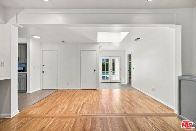 5631 Columbus Avenue, Los Angeles, CA 91411