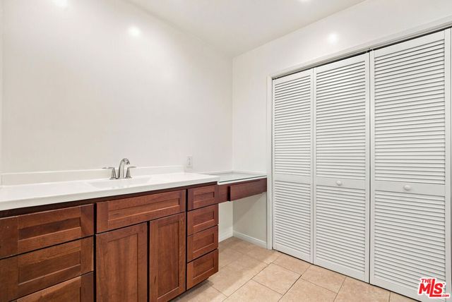 5631 Columbus Avenue, Los Angeles, CA 91411