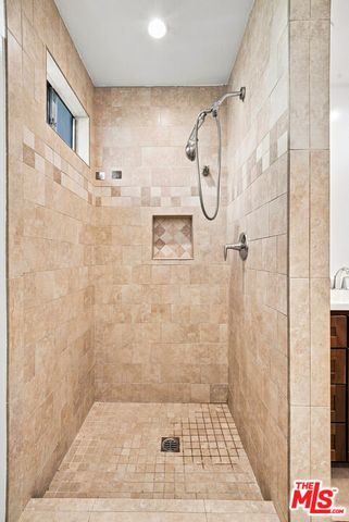 5631 Columbus Avenue, Los Angeles, CA 91411