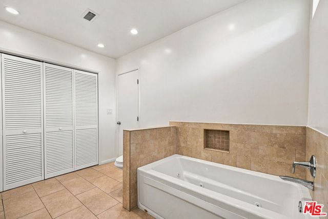 5631 Columbus Avenue, Los Angeles, CA 91411