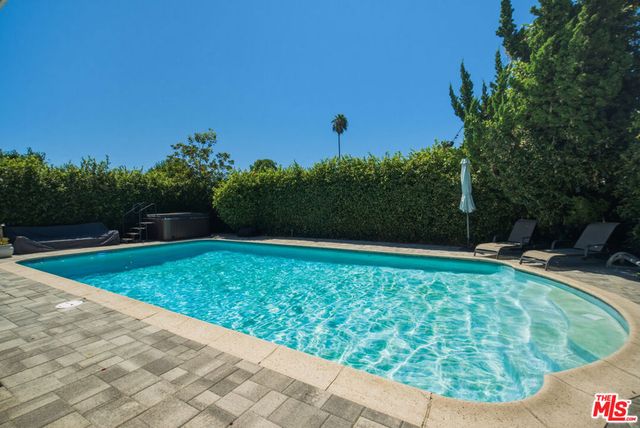 5631 Columbus Avenue, Los Angeles, CA 91411