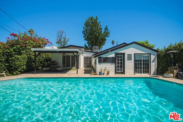 5631 Columbus Avenue, Los Angeles, CA 91411