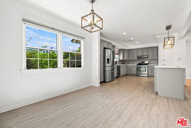5631 Columbus Avenue, Los Angeles, CA 91411