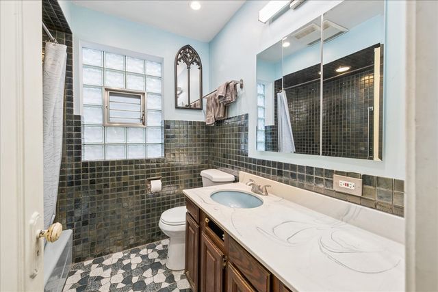 5325 N Linder Avenue, Chicago, IL 60630