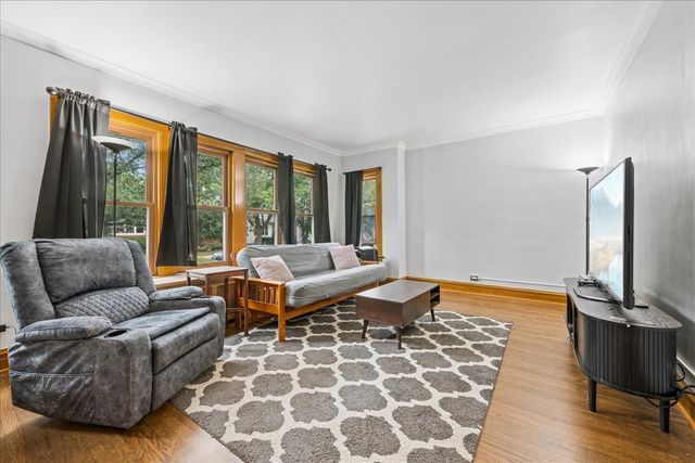5325 N Linder Avenue, Chicago, IL 60630