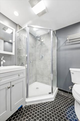 5325 N Linder Avenue, Chicago, IL 60630