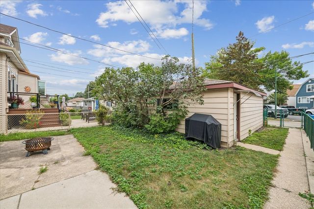 5325 N Linder Avenue, Chicago, IL 60630