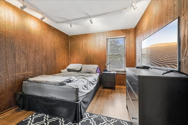 5325 N Linder Avenue, Chicago, IL 60630