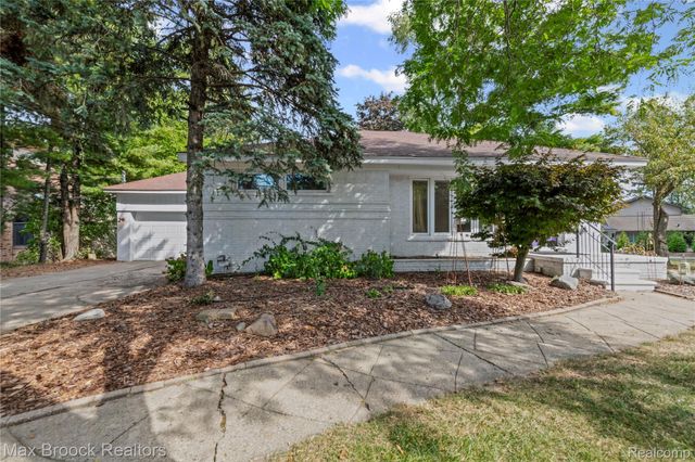 2665 Middlebelt Road, West Bloomfield Charter Township, MI 48324