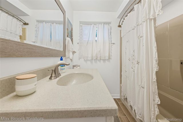 2665 Middlebelt Road, West Bloomfield Charter Township, MI 48324
