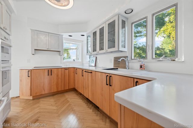 2665 Middlebelt Road, West Bloomfield Charter Township, MI 48324