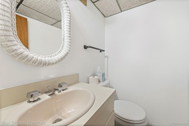 2665 Middlebelt Road, West Bloomfield Charter Township, MI 48324