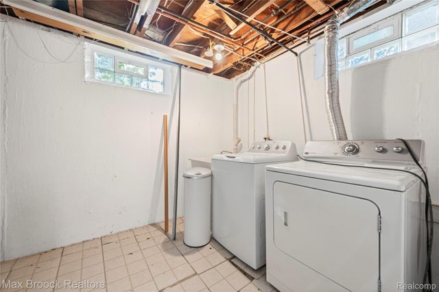 2665 Middlebelt Road, West Bloomfield Charter Township, MI 48324