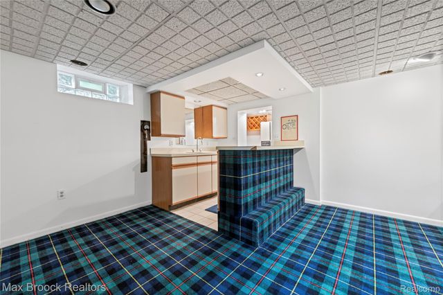 2665 Middlebelt Road, West Bloomfield Charter Township, MI 48324