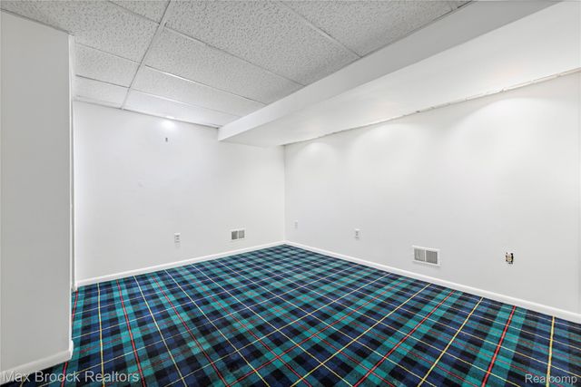 2665 Middlebelt Road, West Bloomfield Charter Township, MI 48324