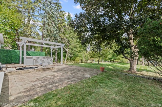 2665 Middlebelt Road, West Bloomfield Charter Township, MI 48324