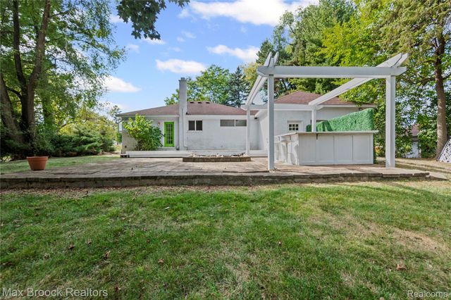2665 Middlebelt Road, West Bloomfield Charter Township, MI 48324