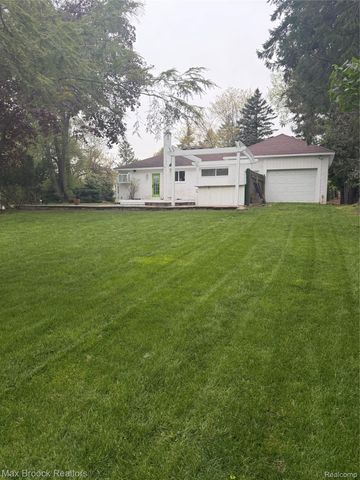 2665 Middlebelt Road, West Bloomfield Charter Township, MI 48324