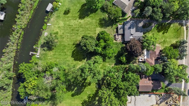 2665 Middlebelt Road, West Bloomfield Charter Township, MI 48324