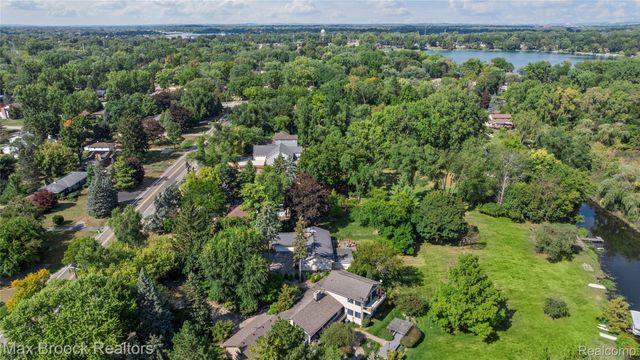 2665 Middlebelt Road, West Bloomfield Charter Township, MI 48324