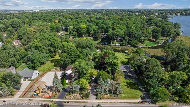 2665 Middlebelt Road, West Bloomfield Charter Township, MI 48324