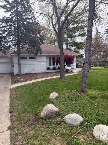 2665 Middlebelt Road, West Bloomfield Charter Township, MI 48324