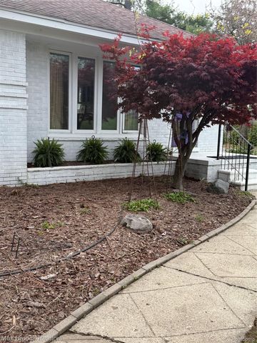 2665 Middlebelt Road, West Bloomfield Charter Township, MI 48324