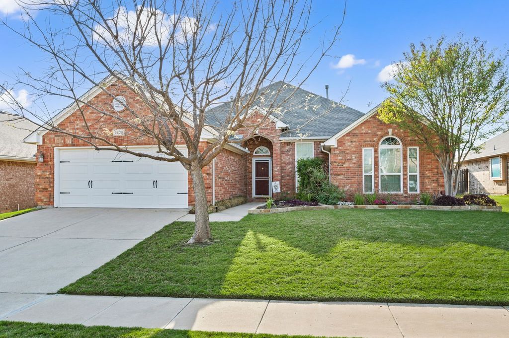 8625 Shadow Trace Drive, Fort Worth, TX 76244