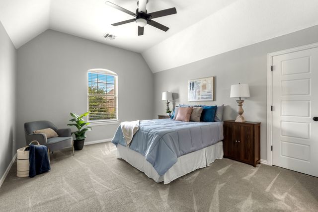 913 Royal Minister Boulevard, Lewisville, TX 75056