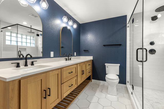 913 Royal Minister Boulevard, Lewisville, TX 75056