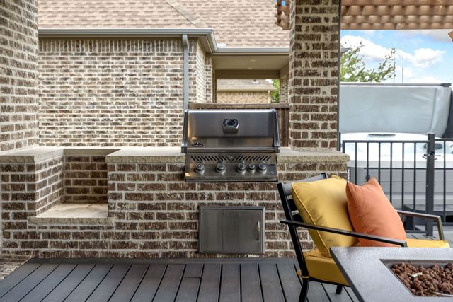 913 Royal Minister Boulevard, Lewisville, TX 75056